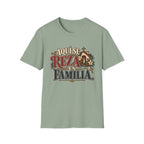 Se Reza en Familia T-Shirt