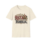Se Reza en Familia T-Shirt