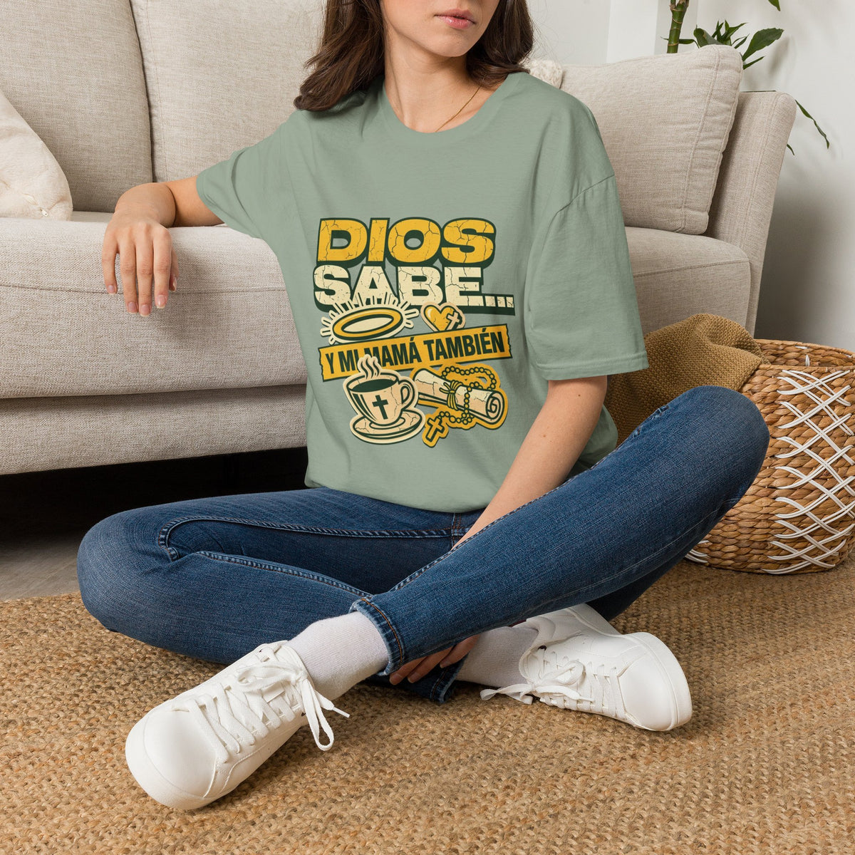 Dios Sabe y mi Mama Tambien T-Shirt
